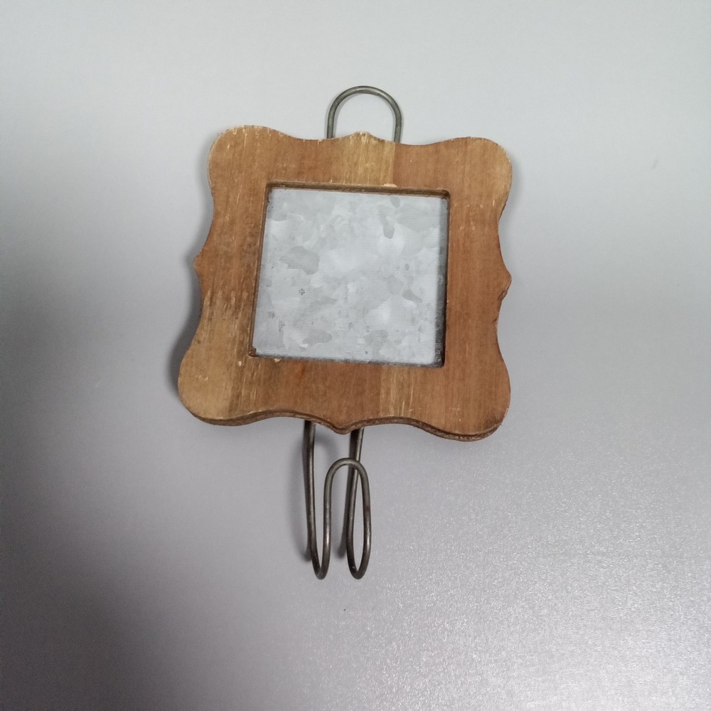 Rustic Farmhouse Wood and Galvanized Metal Wall Hook Scalloped‎ Frame Decor